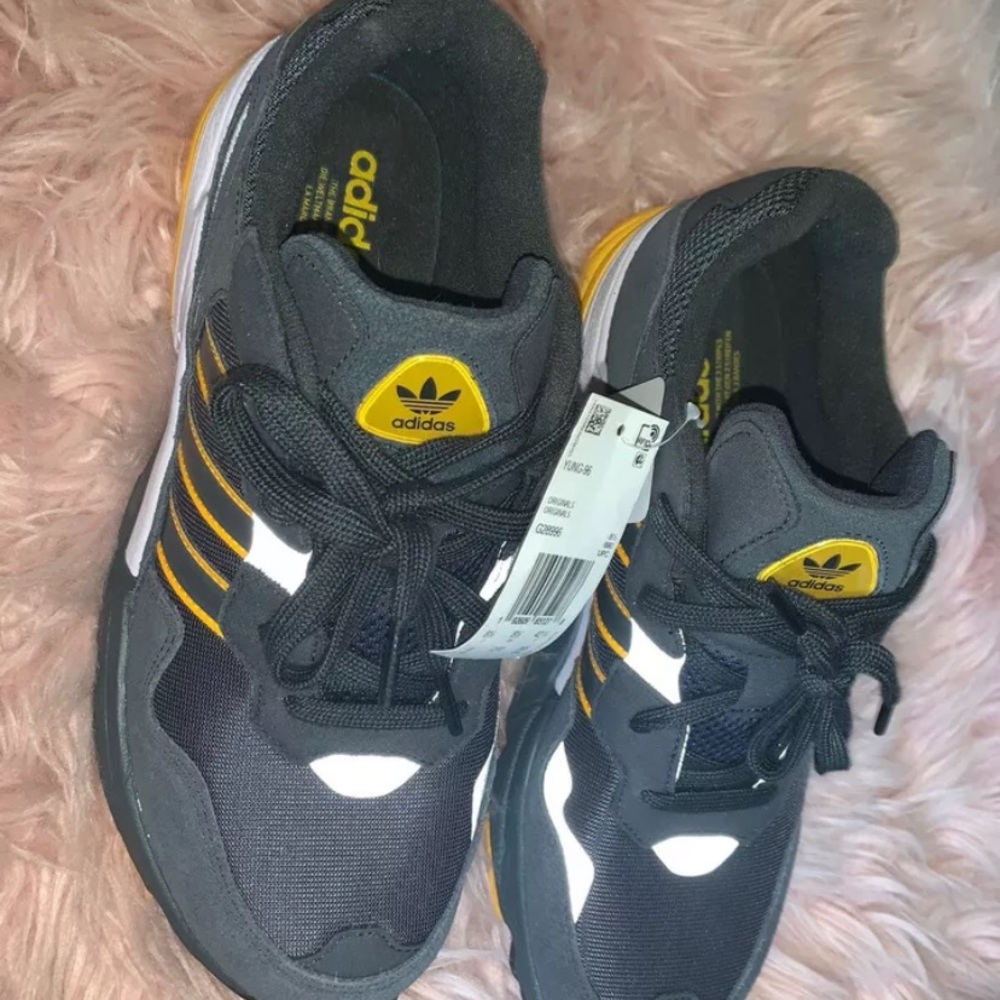Men’s torsion adidas sz 9